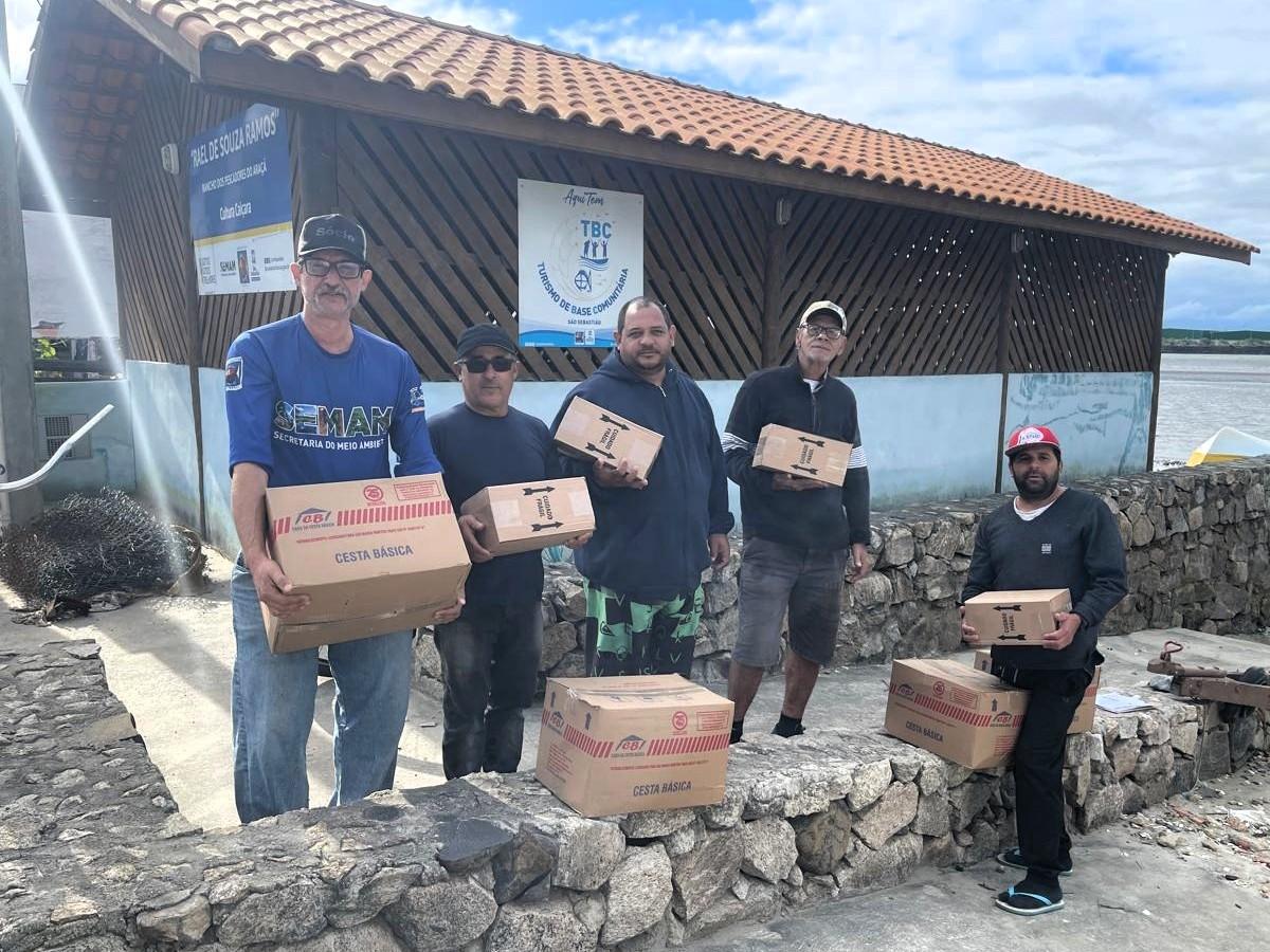 PREFEITURA ENTREGA CESTAS BÁSICAS A PESCADORES ARTESANAIS