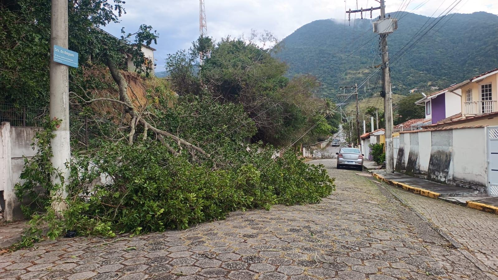 SÃO SEBASTIÃO: TEMPORAL DEIXA RASTROS PROFUNDOS