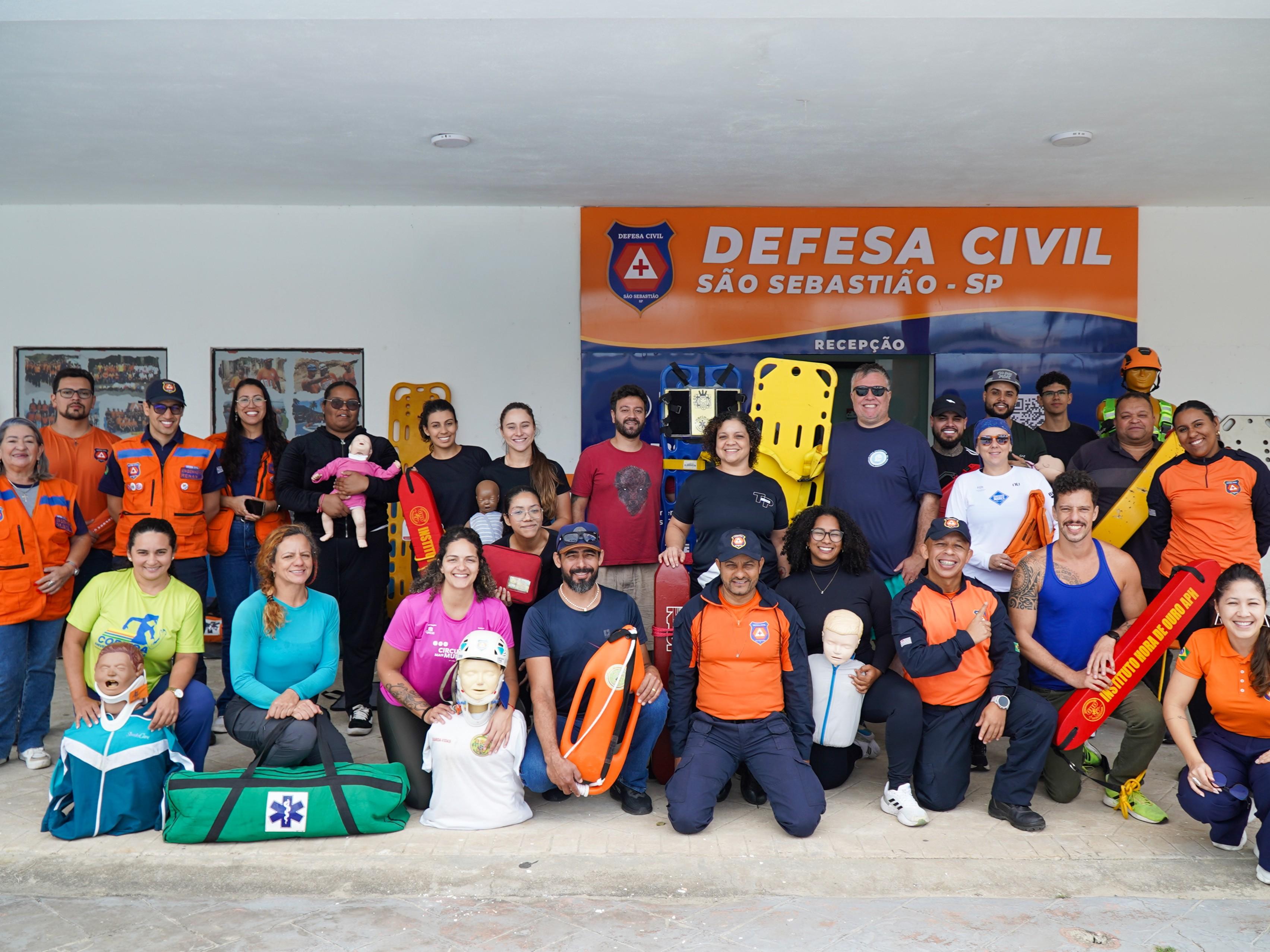 DEFESA CIVIL ENSINA SALVAR VIDAS