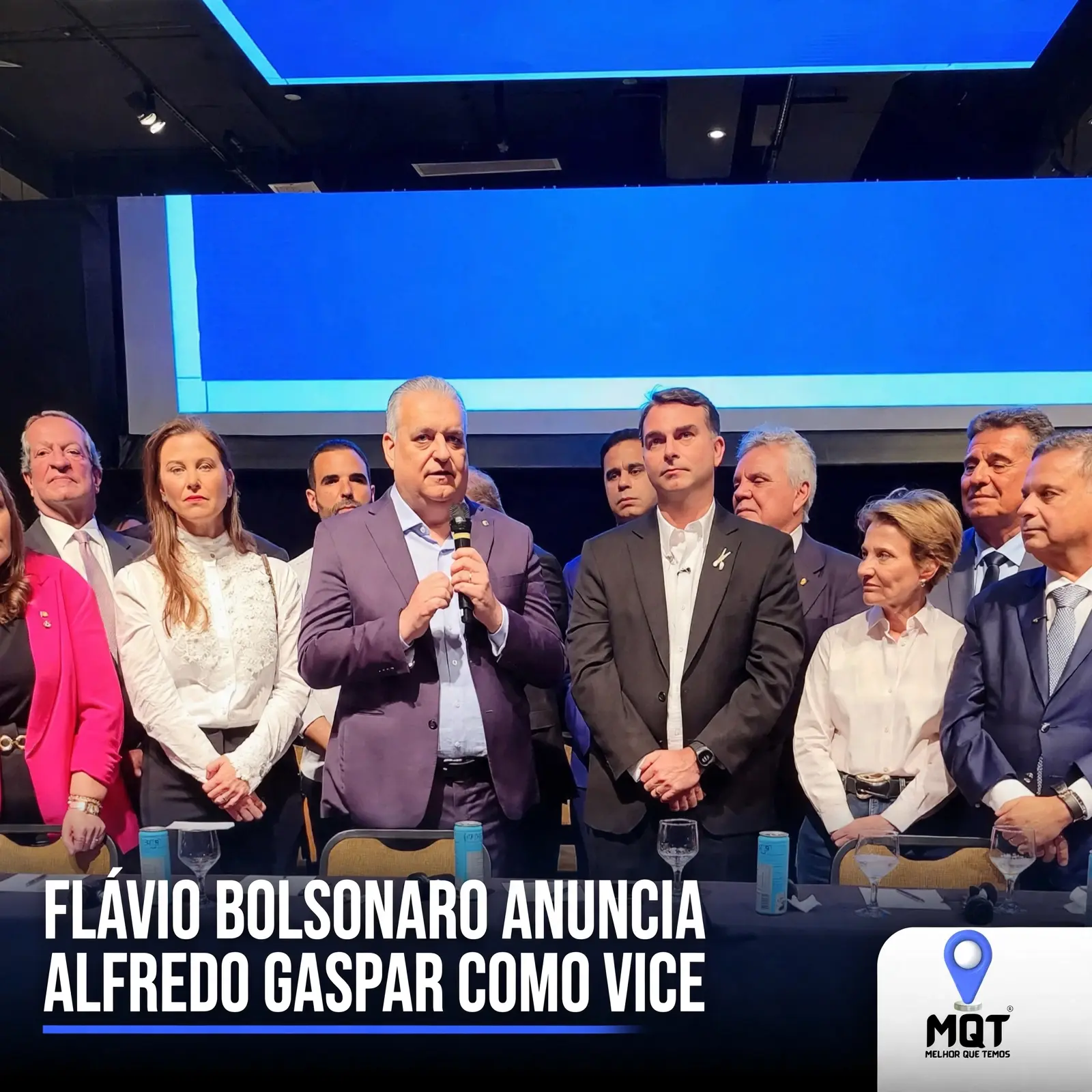 FLÁVIO BOLSONARO ANUNCIA ALFREDO GASPAR COMO VICE