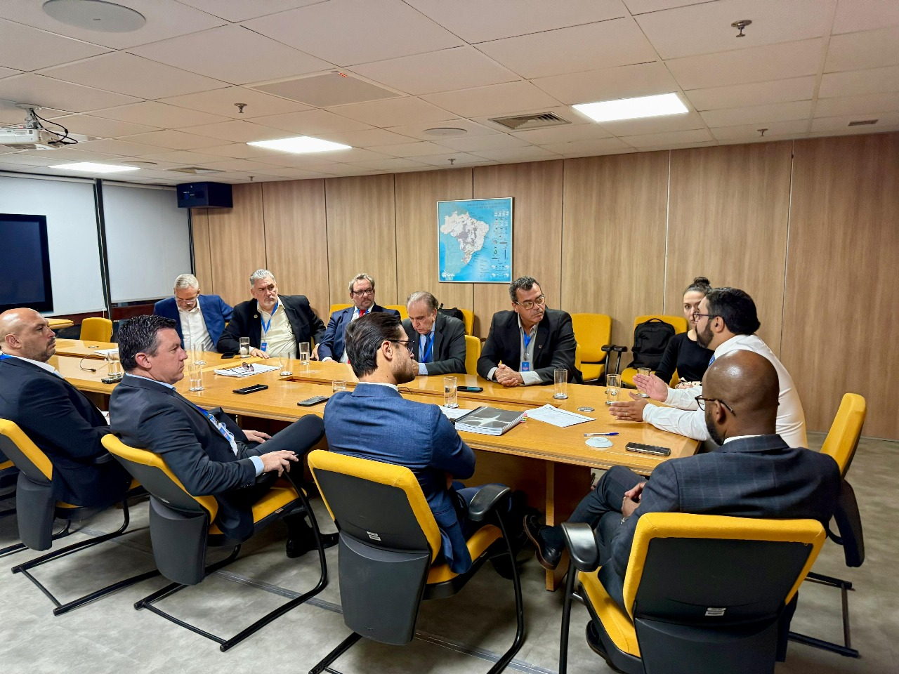 Comitiva de São Sebastião vai a Brasília e discute destino do Porto