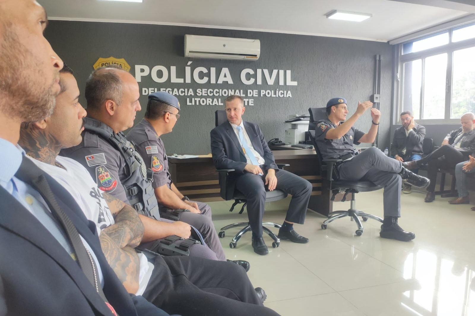 Prefeitura de São Sebastião e forças de segurança...