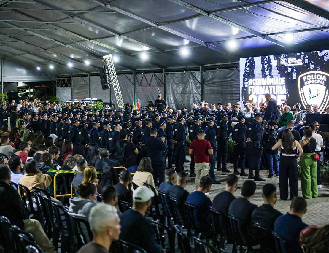 Emoção e conquista marcam posse dos 62